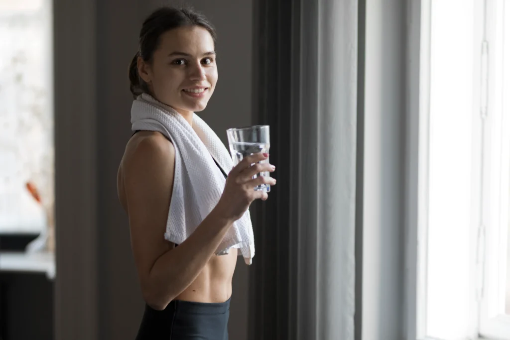 Água Alcalina: veja os benefícios para quem faz exercícios físicos. | Foto: Freepik.